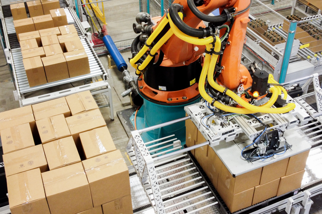 Dépalettiseur robotisé avec outil à couche