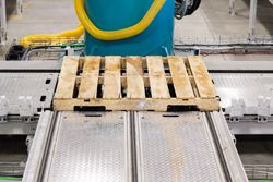 depalletizing equipment 90° Pallet Transfer Conveyor