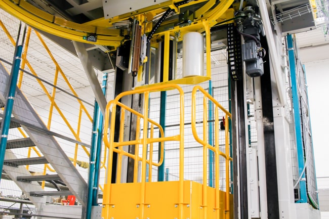 warehouse ipak palletizer - ipak palletizing - ipak - ipack - ipak palletizer - semi-automatic palletizer - mixed case palletizing - semi automatic palletizing - mixed palletizing - numove robotics - numove - mixed palletizer - mixed sku palletizing - axium