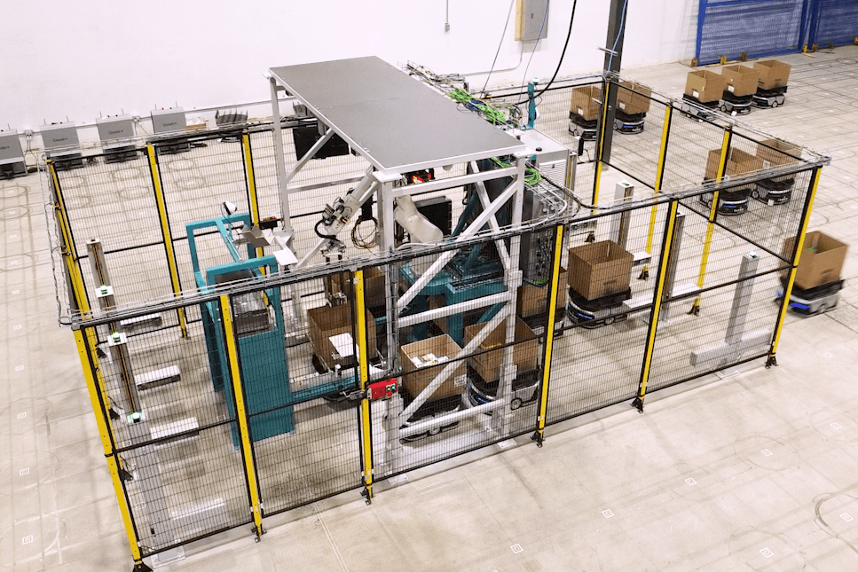 robotic packer for warehouse automation