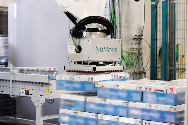 robotic end-of-arm tool for single sku depalletizing